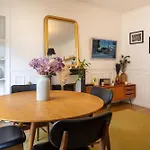 Delightful & Organically-Styled 2Bd Flatbercy