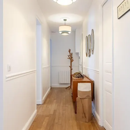 Apartment Delightful & Organically-styled 2bd Flatbercy *