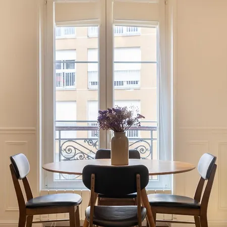 Apartment Delightful & Organically-styled 2bd Flatbercy Paris