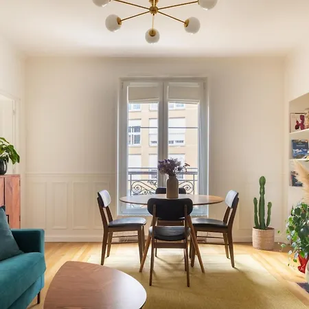Delightful & Organically-styled 2bd Flatbercy *